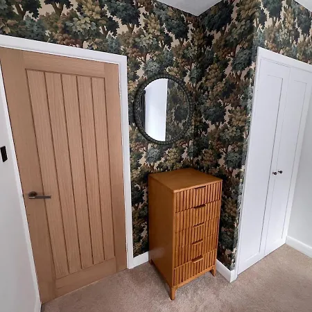 House Sleeps 8 With Sauna, Ev, Parking 아파트 *
