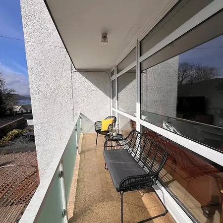 House Sleeps 8 With Sauna, Ev, Parking