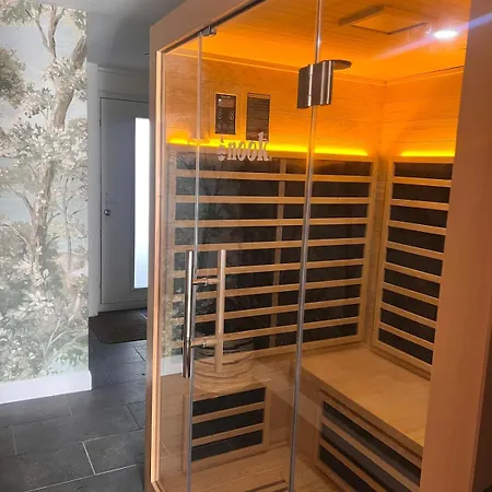아파트 House Sleeps 8 With Sauna, Ev, Parking