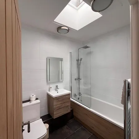 House Sleeps 8 With Sauna, Ev, Parking 아파트 보우네스온윈더미어