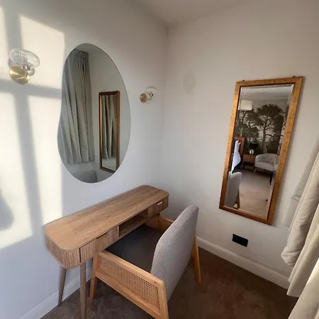 House Sleeps 8 With Sauna, Ev, Parking 아파트