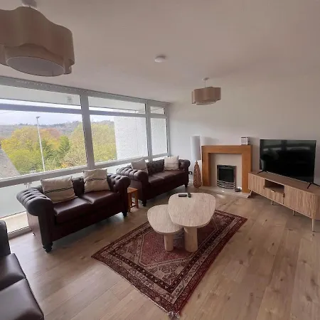 House Sleeps 8 With Sauna, Ev, Parking *