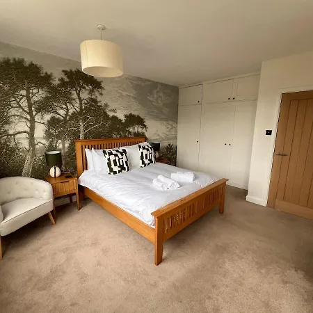 아파트 House Sleeps 8 With Sauna, Ev, Parking 보우네스온윈더미어