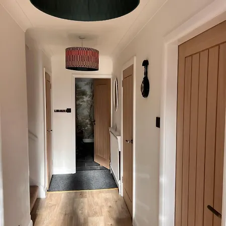 House Sleeps 8 With Sauna, Ev, Parking * 보우네스온윈더미어