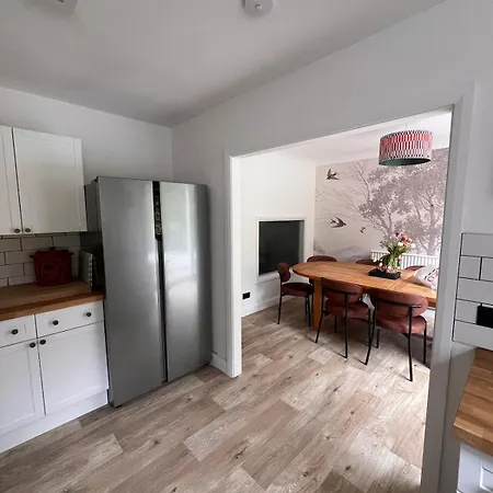 아파트 House Sleeps 8 With Sauna, Ev, Parking *