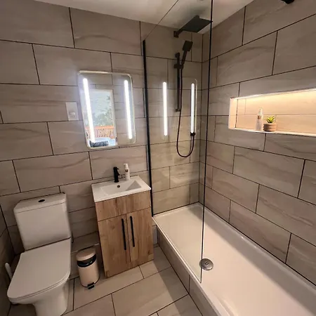 House Sleeps 8 With Sauna, Ev, Parking 아파트 보우네스온윈더미어